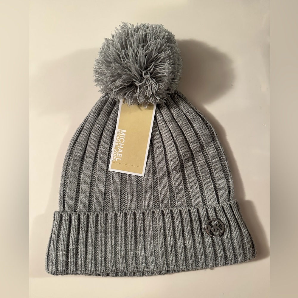 MICHAEL KORS - NWT - winter beanie - gray